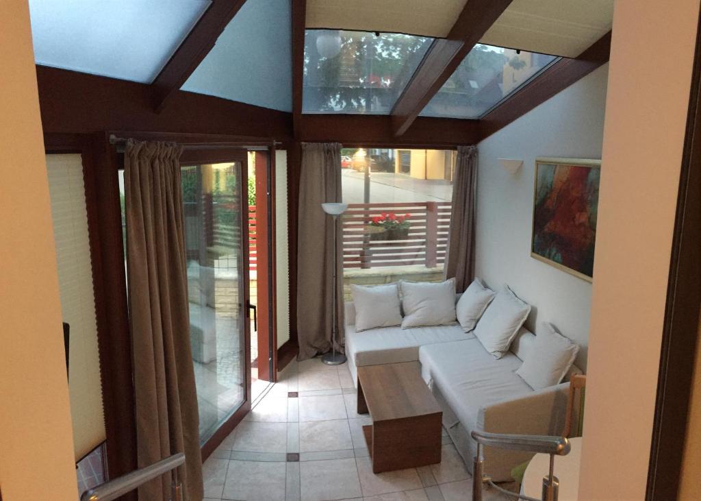 Wohnung 1 mit Wintergarten und Gartenterrasse